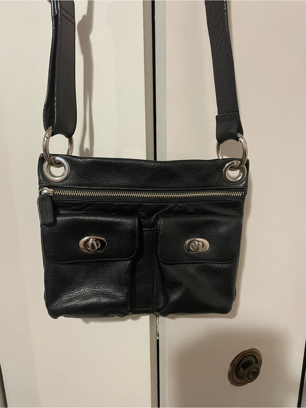 Danier Ladies Black Pebbled Leather Shoulder/Crossbody Bag/Purse
